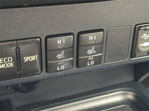 Used 2018 Toyota RAV4 Limited w/ Advanced Technology Package image 24