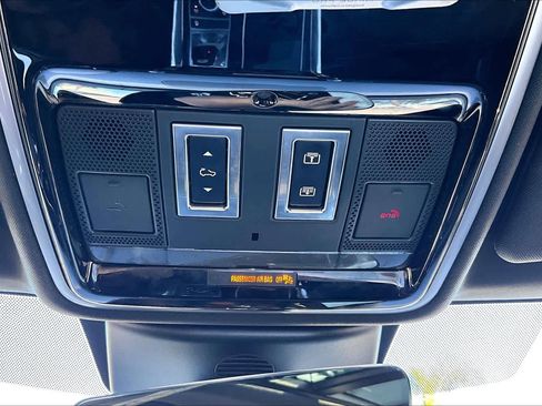 Used 2022 Land Rover Range Rover Sport HSE Silver Edition image 32