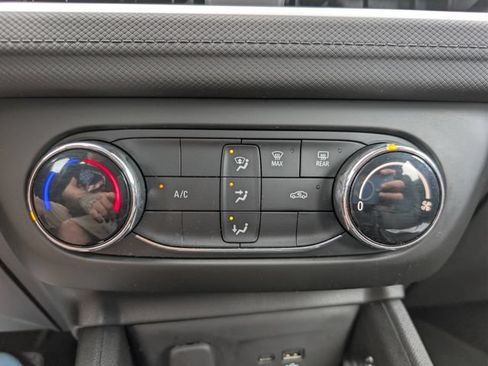 Used 2024 Chevrolet TrailBlazer LS FWD image 24