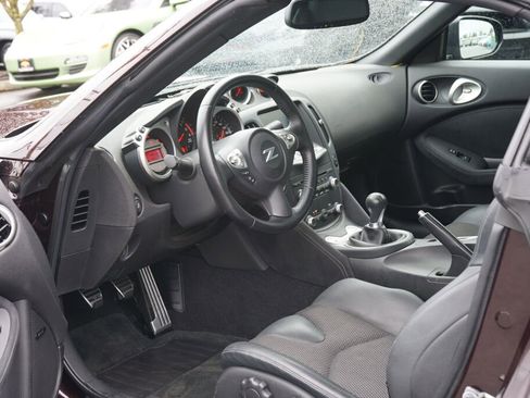 Used 2010 Nissan 370Z Touring w/ Sport Pkg RWD image 10