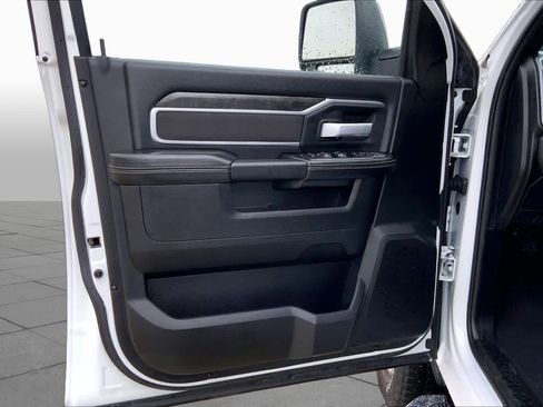 Used 2024 RAM 2500 Big Horn AWD/4WD image 21