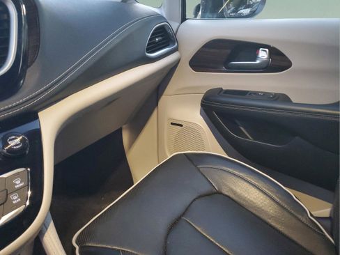 Certified 2022 Chrysler Pacifica Limited FWD image 20
