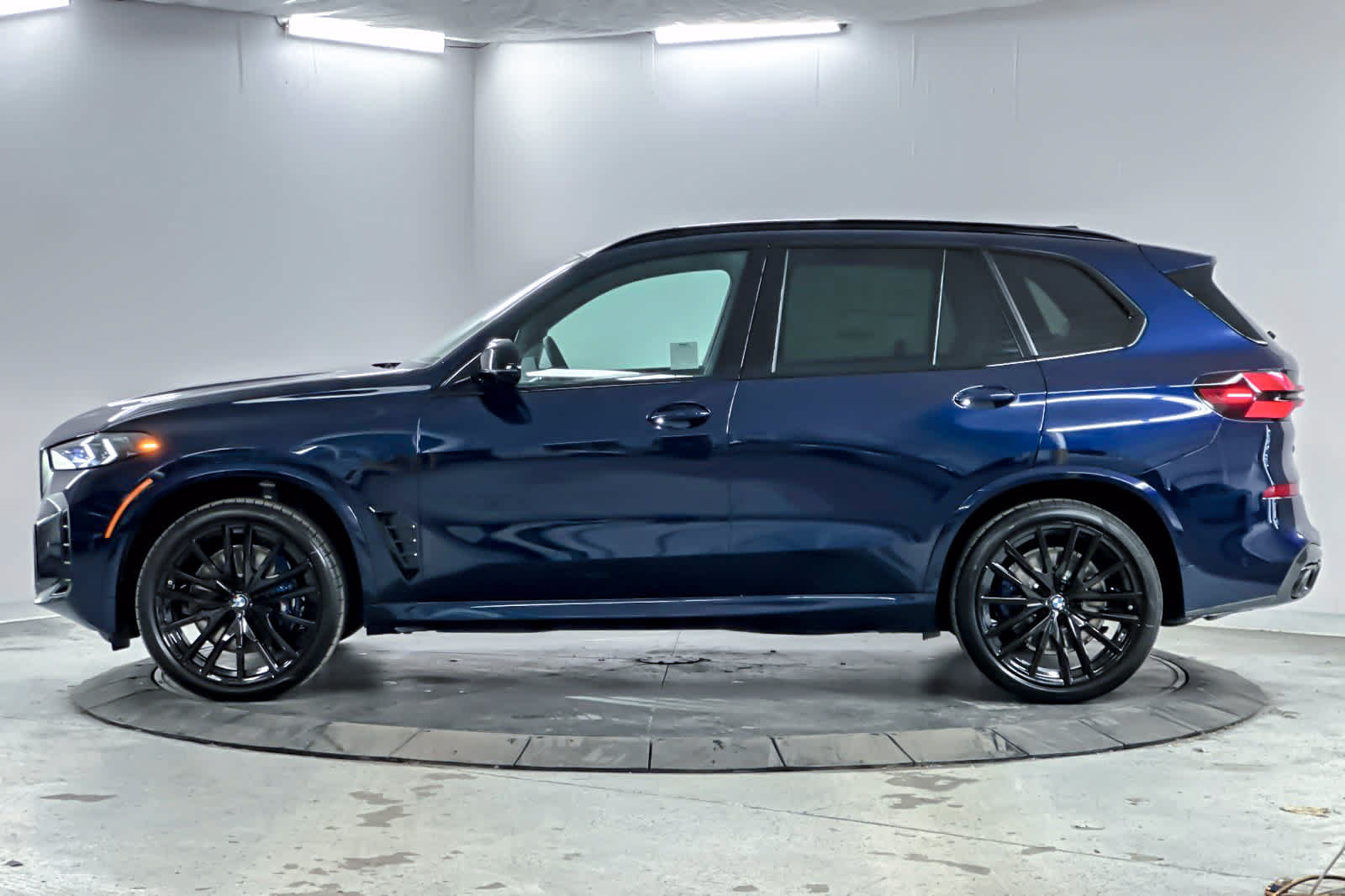 Used 2026 BMW X5 M60i w/ Executive Package AWD/4WD image 5
