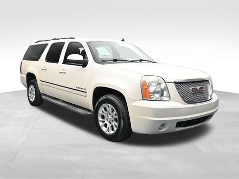 Used 2011 GMC Yukon XL SLT w/ SLT-2 Equipment Package AWD/4WD image 7