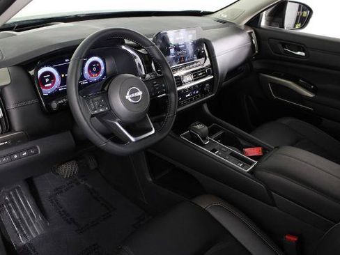 Certified 2025 Nissan Pathfinder Platinum w/ Black Appearance Package FWD image 20