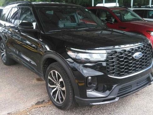 Used 2025 Ford Explorer ST-Line AWD/4WD image 3