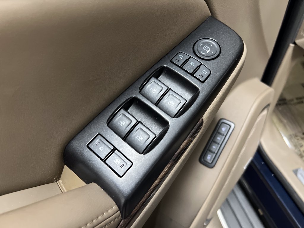 Used 2017 GMC Yukon SLT w/ HD Trailering Package RWD image 11