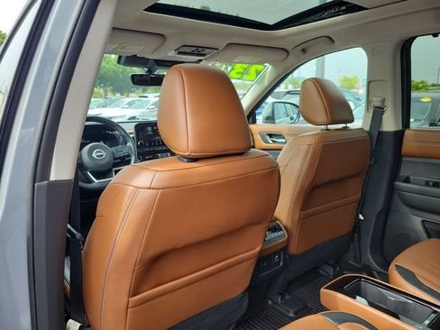 Used 2023 Nissan Pathfinder Platinum AWD/4WD image 14