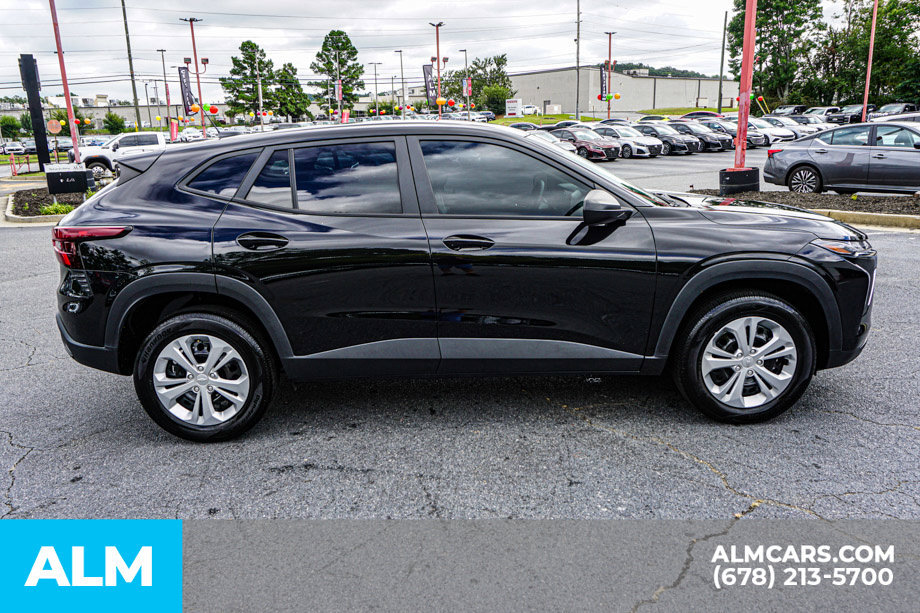 Used 2025 Chevrolet Trax LS FWD image 8