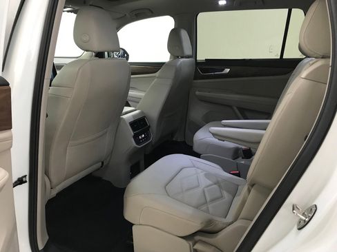 Used 2024 Volkswagen Atlas SE AWD/4WD image 11
