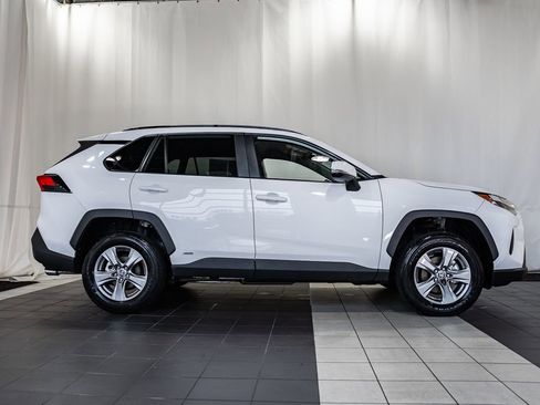 Used 2025 Toyota RAV4 XLE image 3