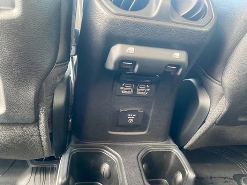 Used 2021 Jeep Gladiator Rubicon AWD/4WD image 39