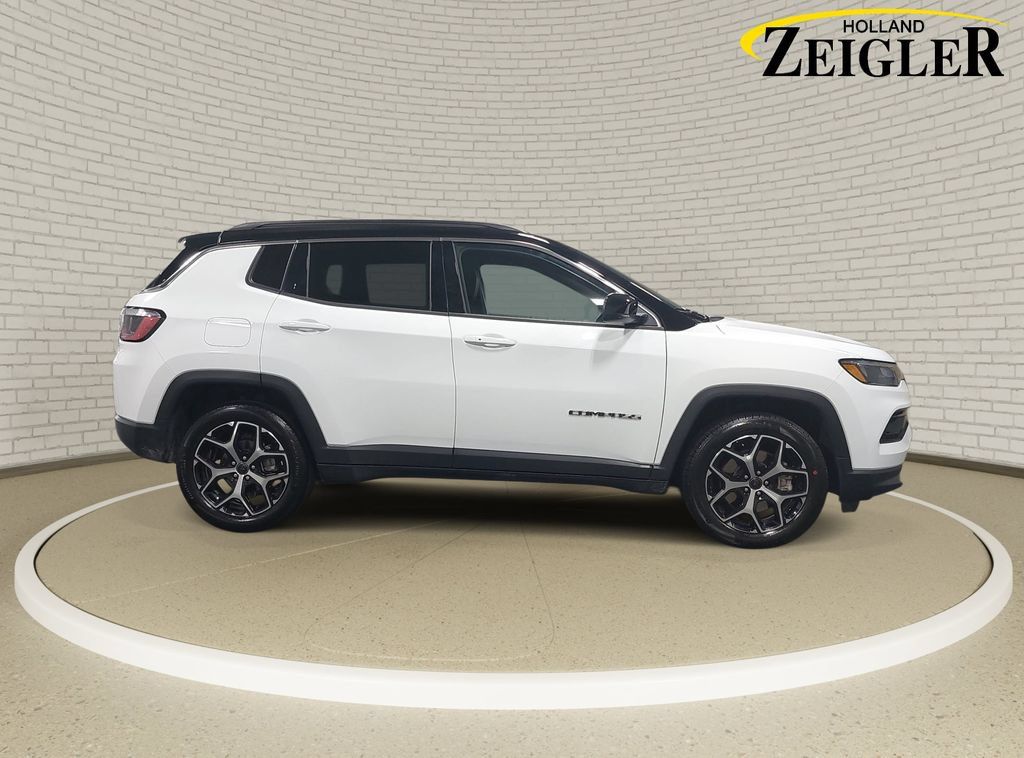 Used 2025 Jeep Compass Limited AWD/4WD image 4