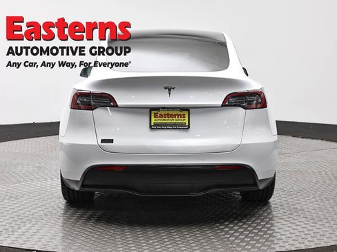 Used 2022 Tesla Model Y Long Range image 6