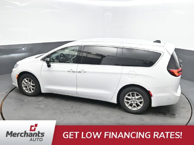 Used 2024 Chrysler Pacifica Touring-L FWD image 26