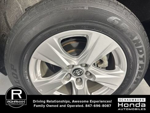 Used 2021 Toyota RAV4 XLE AWD/4WD image 5