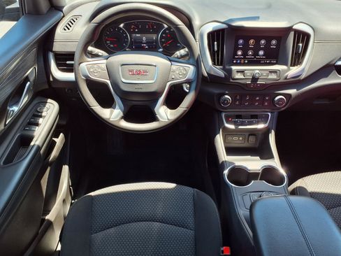Used 2024 GMC Terrain SLE AWD/4WD image 2