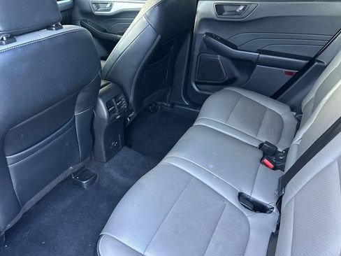 Used 2022 Ford Escape SE w/ SE Sport Appearance Package FWD image 8