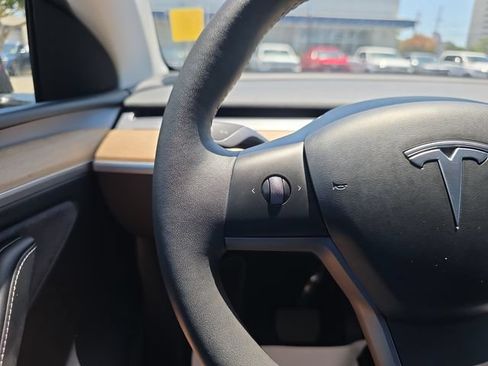 Used 2024 Tesla Model Y Long Range AWD/4WD image 18
