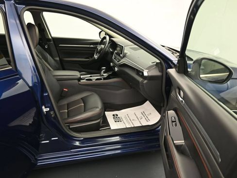 Used 2023 Nissan Altima 2.5 SR FWD image 12