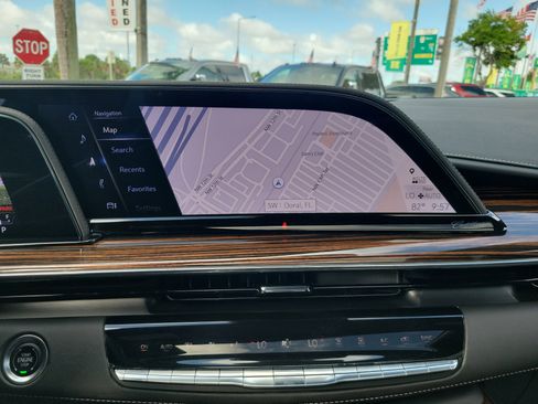 Used 2024 Cadillac Escalade Premium Luxury image 10