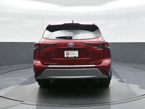 Used 2024 Toyota Highlander Platinum AWD/4WD image 8