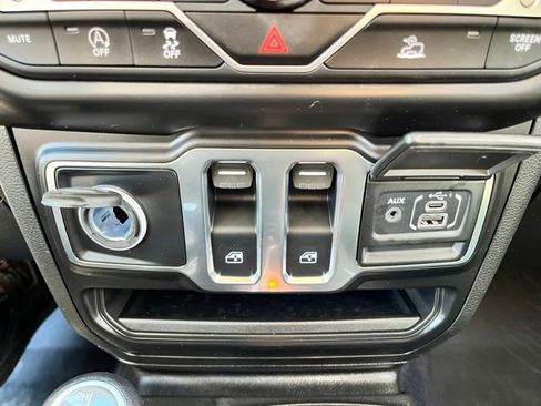 Used 2022 Jeep Wrangler Sport AWD/4WD image 38