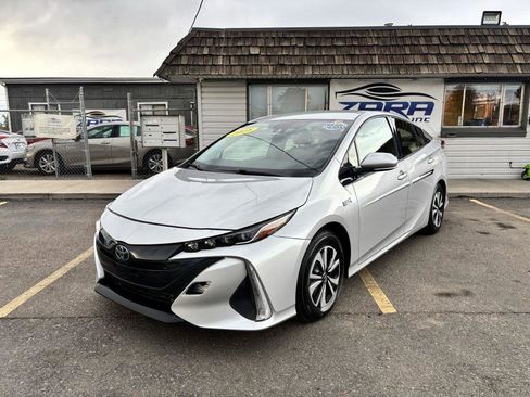 Used 2018 Toyota Prius Prime Plus image 3