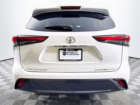 Used 2023 Toyota Highlander Limited image 6