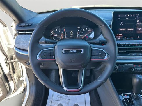 Used 2024 Jeep Compass Latitude image 19