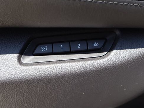 Used 2017 Cadillac Escalade Luxury AWD/4WD image 25
