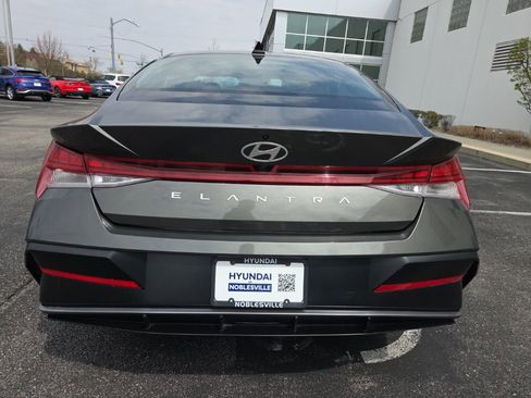 Used 2024 Hyundai Elantra SEL w/ Convenience Package image 10