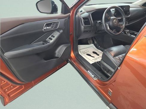 Used 2021 Nissan Rogue Platinum image 7