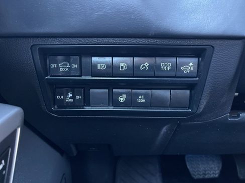 Used 2024 Toyota Sequoia Platinum image 18