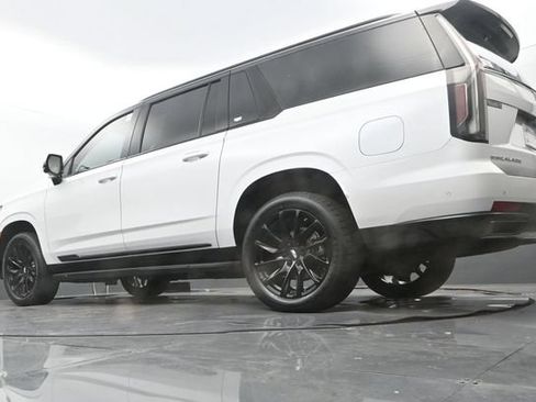 Used 2023 Cadillac Escalade ESV Sport AWD/4WD image 27