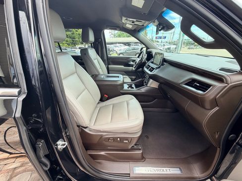 Used 2023 Chevrolet Suburban LT RWD image 18