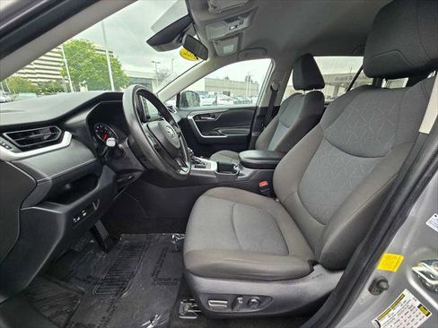 Used 2022 Toyota RAV4 XLE FWD image 19
