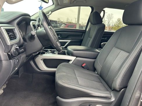 Used 2018 Nissan Titan SV w/ SV Convenience Package image 23