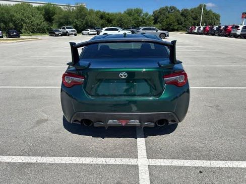 Used 2020 Toyota 86 RWD image 4