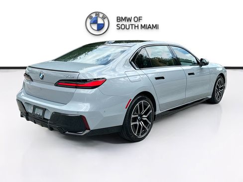 Used 2023 BMW 740i w/ Parking Assistance Package RWD image 7