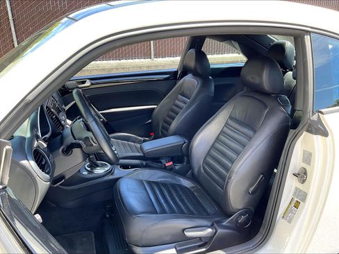 Used 2014 Volkswagen Beetle R-Line FWD image 23