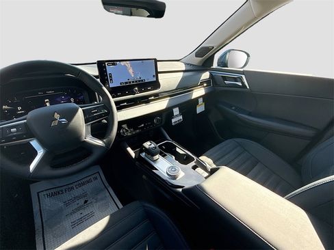 New 2026 Mitsubishi Outlander SE image 25