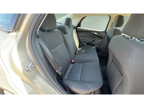 Used 2015 Ford Focus SE w/ SE Cold Weather Package FWD image 31