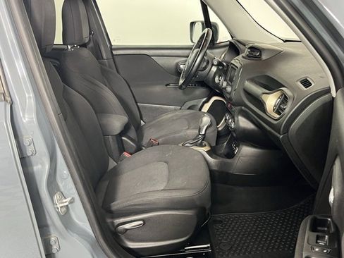 Used 2017 Jeep Renegade Latitude w/ Cold Weather Group image 28