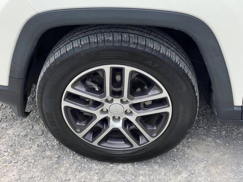 Used 2019 Jeep Compass Latitude FWD image 9