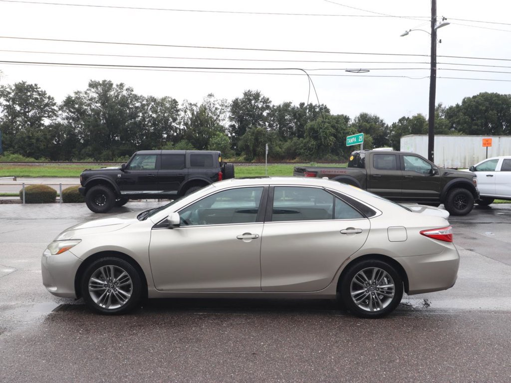 Used 2016 Toyota Camry SE w/ Moonroof Package FWD image 5