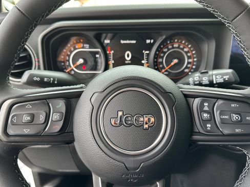 New 2026 Jeep Wrangler Unlimited Rubicon AWD/4WD image 22