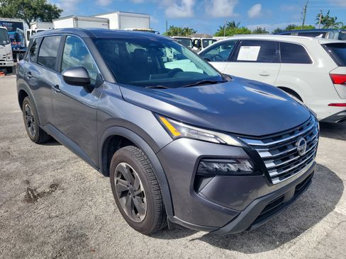 Used 2024 Nissan Rogue SV FWD image 3