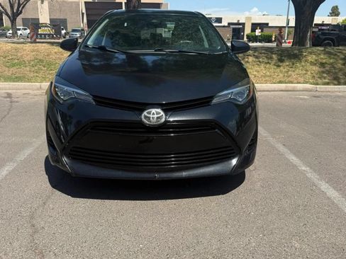 Used 2018 Toyota Corolla LE w/ Carpet Mat Package (TMS) FWD image 2