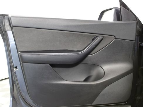 Used 2021 Tesla Model Y Long Range image 7